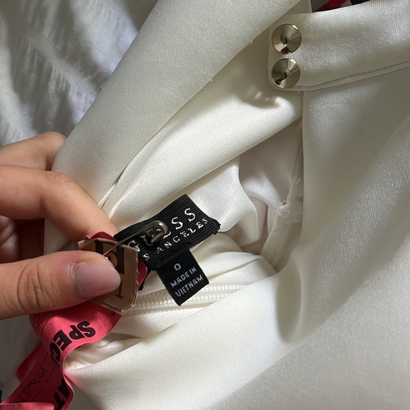 Stunning guess white flower dress - Picture 6 of 6